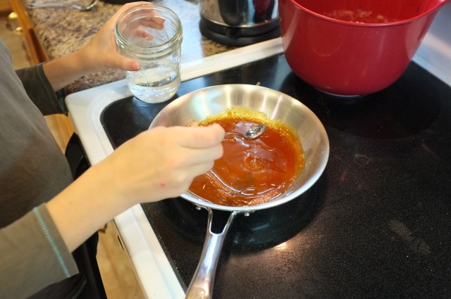Burnt Sugar: Adding the hot water